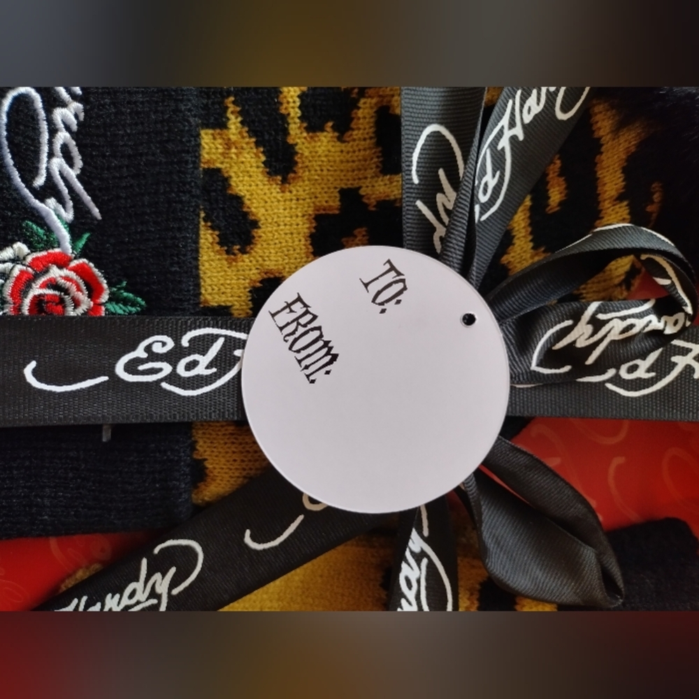 Ed Hardy Beanie Hat & Glove Gift Set Love Kills Animal Leopard Print - Picture 9 of 10